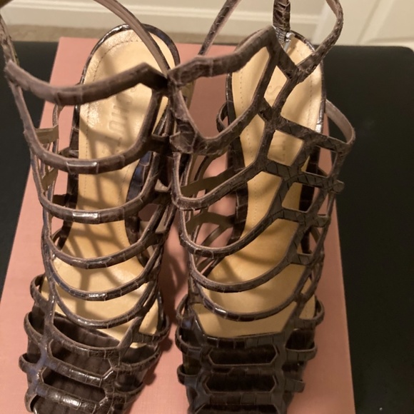 Schultz heels - Picture 2 of 3